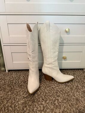 White Western Knee-High Heeled Boots